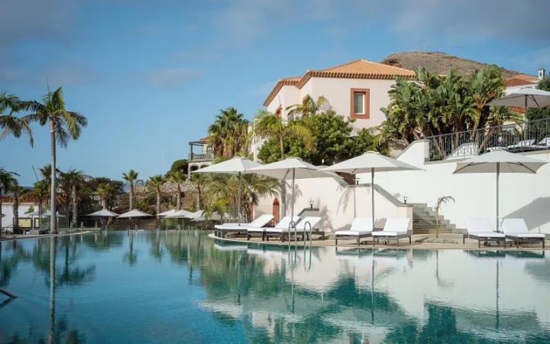 Piscinas Diversão e descontração nas nossas piscinas  Dreams Madeira Resort, Spa & Marina Funchal