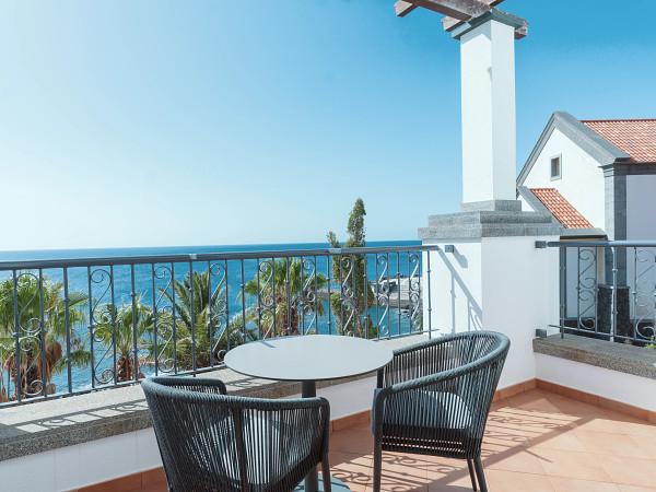 PREFERRED CLUB FAMILY DELUXE FRONTAL OCEAN VIEW Dreams Madeira Resort, Spa & Marina Funchal PREFERRED CLUB FAMILY DELUXE FRONTAL OCEAN VIEW Dreams Madeira Resort, Spa & Marina Funchal