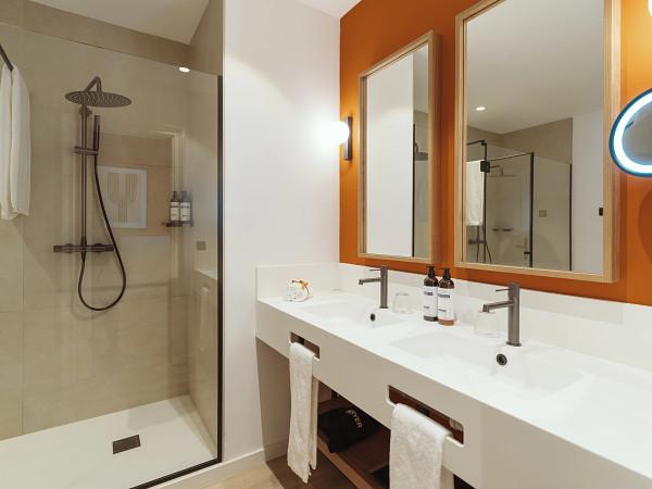 PREFERRED CLUB HONEYMOON SUITE Dreams Madeira Resort, Spa & Marina Funchal PREFERRED CLUB HONEYMOON SUITE Dreams Madeira Resort, Spa & Marina Funchal